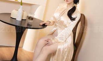 星之迟迟的私拍，原图看看女王的俏皮一面吧。