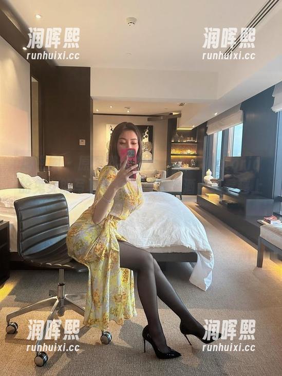 微密圈 - 原图继续放大，果儿Victoria的兔女郎写真就像是一瓶美酒，越看越上头。