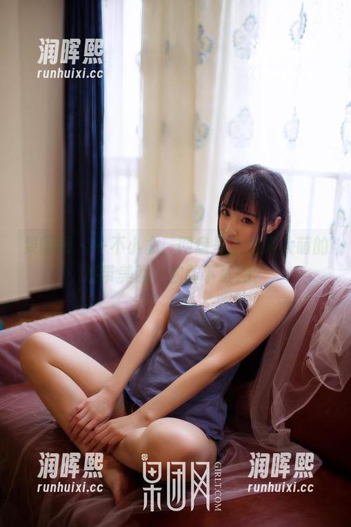 果团网-周大萌 果团网 - 一不小心,网盘里全是周大萌的吊带美照,你敢下载吗?