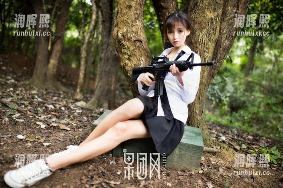 果团网-周妍希 果团网 - 周妍希校服写真:当学业和美丽发生碰撞,噼里啪啦的青春气息!