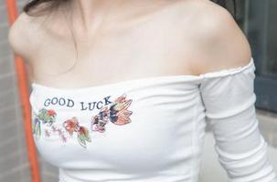 梦丝女神 – 皮衣撩人的时刻，莹仙女为何还要放出原图…不怕被对比吗？