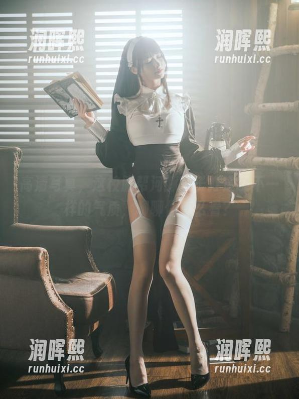 河豚抚子 高清写真,这校服帮河豚抚子打造了不一样的气质,聊聊你怎么看?
