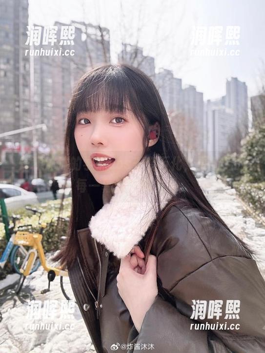 炸酱沐沐 炸酱沐沐的学妹cos千变万化,更新后的每一幕都是新发现。