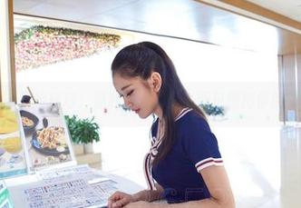 爱丝 – 学姐瑶瑶：福利车开到站，图包拥抱你的眼球！