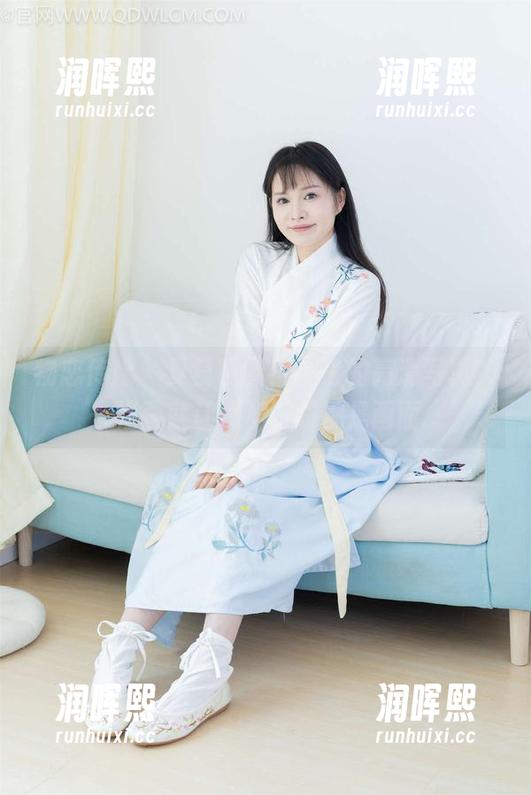 物恋传媒-小飞 物恋传媒 - 夏日晴雪!小飞的高清写真,一幅画就让我满脑袋都是画面...