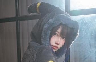眼镜与狐洛洛子，再普通不过的私拍却总让人多看一眼