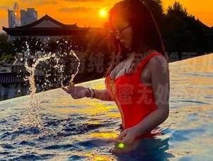 微密圈 – 制服与清纯并存，禅雨儿Lynne的私拍写真让甜蜜无处不在。