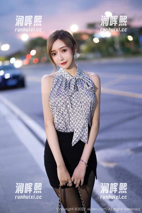 秀人网-养乐多Doll 秀人网 - 穿上毛衣,免费让养乐多Doll告诉你如何变帅。