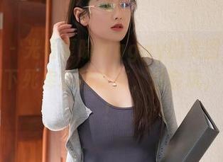秀人网 – 光看夏晓Maggy的美图，脑海里只剩下死库水的清凉，很会玩，下载来！