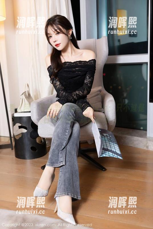 秀人网-易阳Silvia 秀人网 - 写真里的易阳Silvia:只不过是日常中的一抹小尴尬