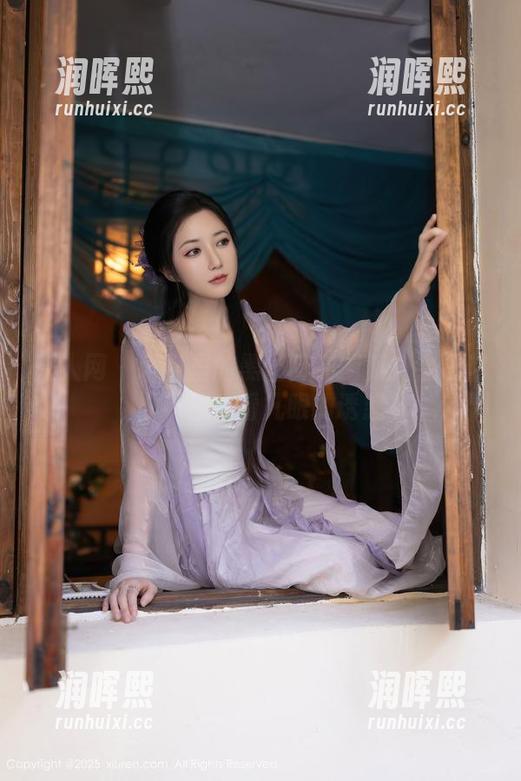 秀人网-爱酱里 秀人网 - 爱酱里的黑丝高清图集:会让你忍不住多看几眼的诱惑