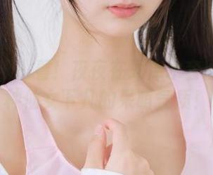稚乖画册 – 看！夜夜在死库水套图中竟有种仙女下凡的呆萌气质！