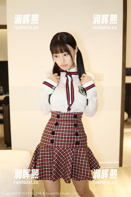 美媛馆-唐琪儿 美媛馆 - 当唐琪儿穿上校服:无圣光,不得不说是别样的风味。