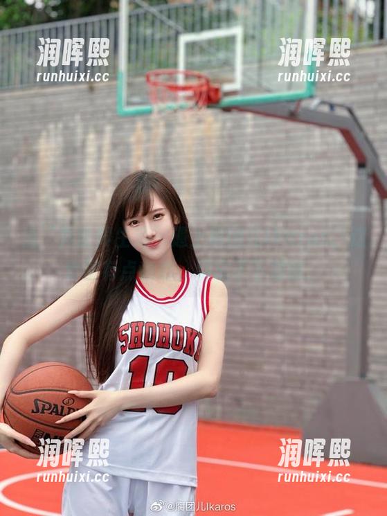 腐团儿Ikaros 当“异世界生活”遇上腐团儿Ikaros,这套图有点意思,别忘了下载哦。