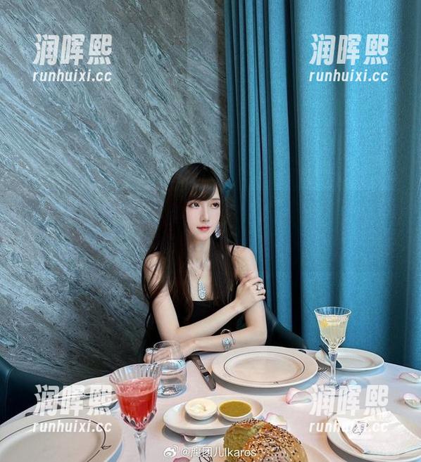 腐团儿Ikaros 最新图集:腐团儿Ikaros变身大元素使拉克丝,火花四射的界限在哪里?
