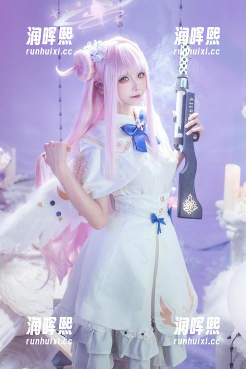 艾西Aiwest 艾西Aiwest的修女不再是冷冰冰的形象,这组写真集把原图里的情绪表达得淋漓尽致。