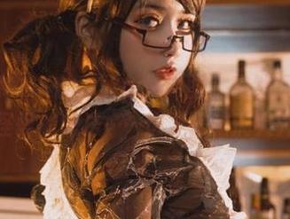 芊川一笑MNK的肉丝cos原图，突然想起了一些奇奇怪怪的想法……这才是脑洞大开吧？