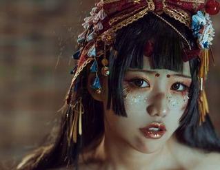 黒白相间美学：芊川一笑MNK的2B黑花嫁cos画风和我的购物车有啥关系？