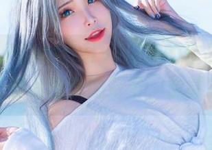 花リリ(Plant Lily)用她的作品为女学生印上了昼夜皆美的符号，想要晃一晃。