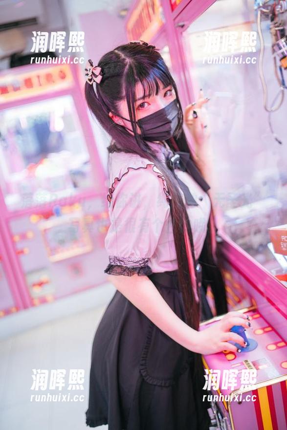 落落Raku 落落Raku,给你讲,纯粹的“无圣光”写真也是很有个性的哦。