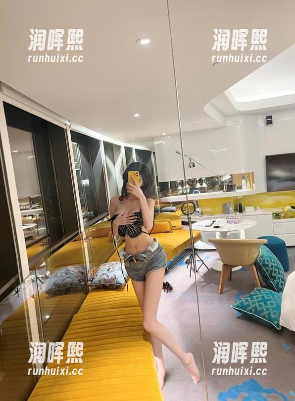 葛征 微密圈 - 连体衣试穿是这样的吗?葛征的美图说得太饱满了…