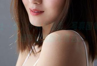 蜜桃社 – 嘘，伊琳很温柔，写真图集里的小细节让我翻来覆去。