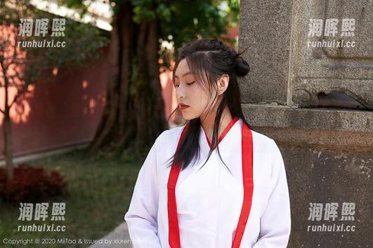 蜜桃社-初月 蜜桃社 - 初月的可爱套图,偷偷收集了多少撩人的小动作,你能找到吗?