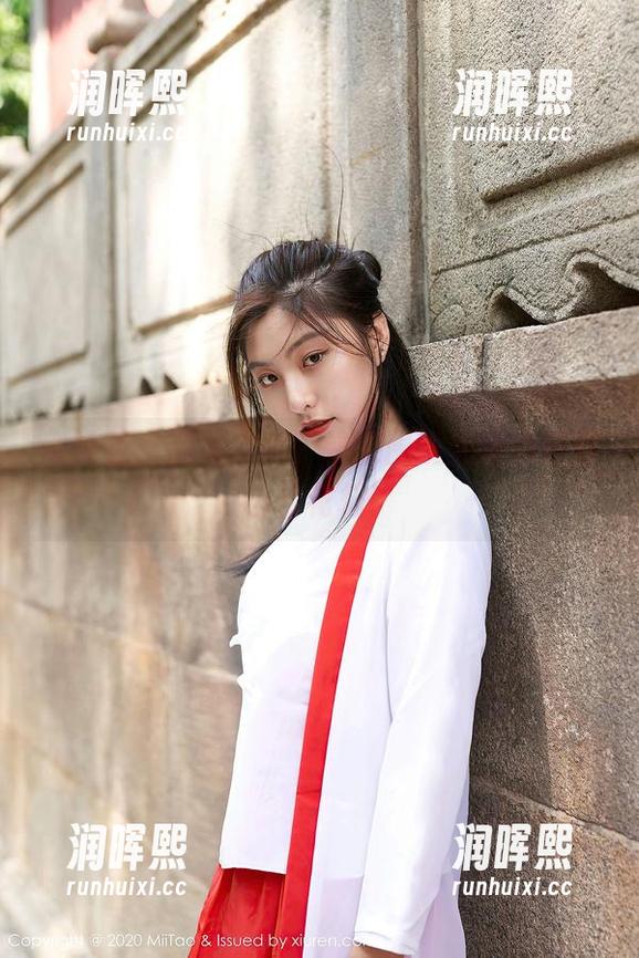 蜜桃社-美绪 蜜桃社 - 连体衣秀,快来围观美绪如何穿出新花样!