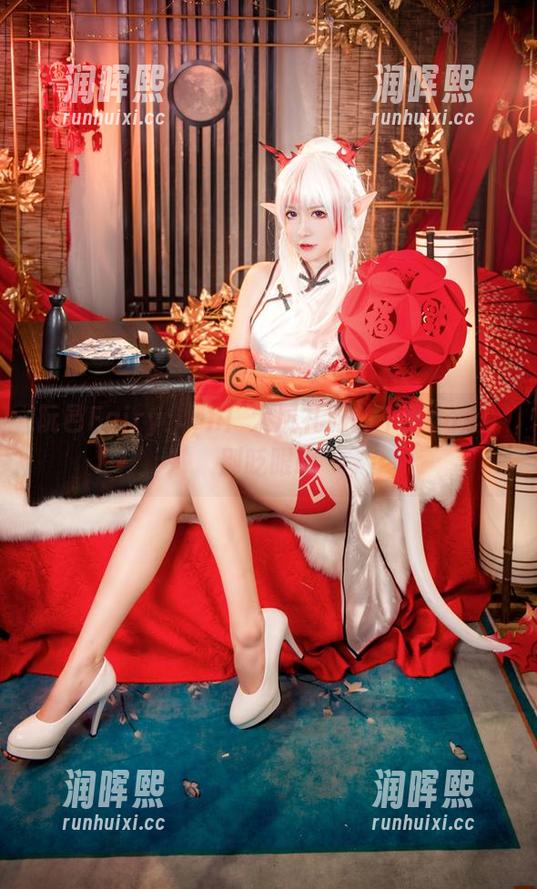 阮邑Fairy 阮邑Fairy:oh!大凤礼服的千面cos,别眨眼哦