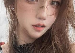 在线追阿薰kaOri，这双美足让我捉摸不透！