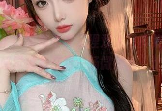 来了来了！雯妹不讲道理双人写真集更新，哈哈，感觉像是在看一场微妙的“比赛”？