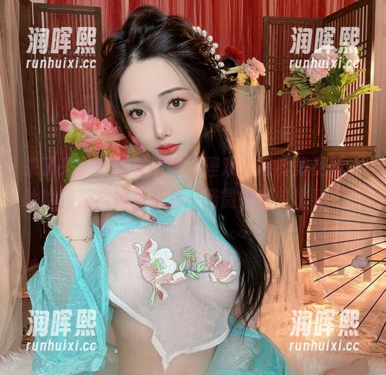 雯妹不讲道理 来了来了!雯妹不讲道理双人写真集更新,哈哈,感觉像是在看一场微妙的“比赛”?