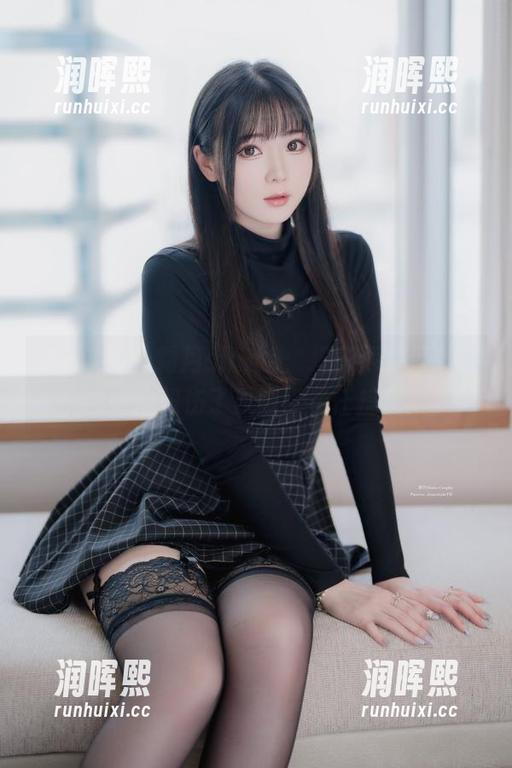 霜月shimo 瑜伽课上的霜月shimo:摄影师快停下,我好像扭伤了原图无责任提供!