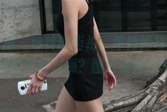 魔镜街拍 – 玲玲的街拍：单枪匹马，我与车展的深情对视？图片资源分享！